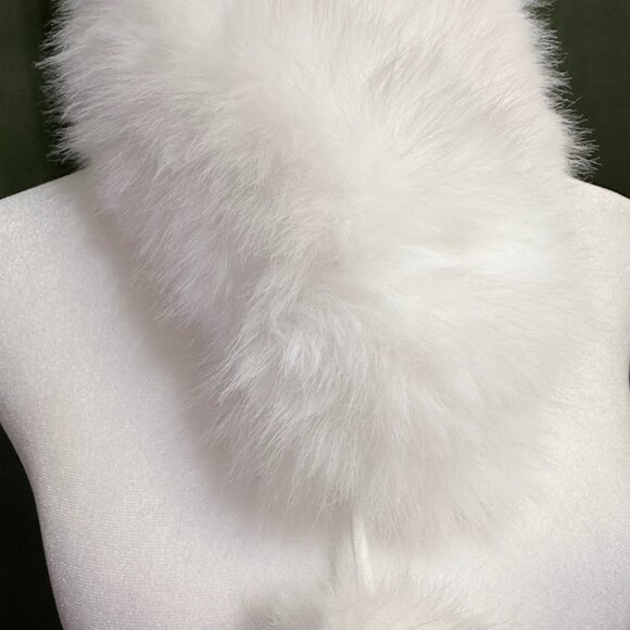 White Faux Fur Scarf Collar With Pom Pom – Elegant Winter Wrap for Women - Picture 3 of 5